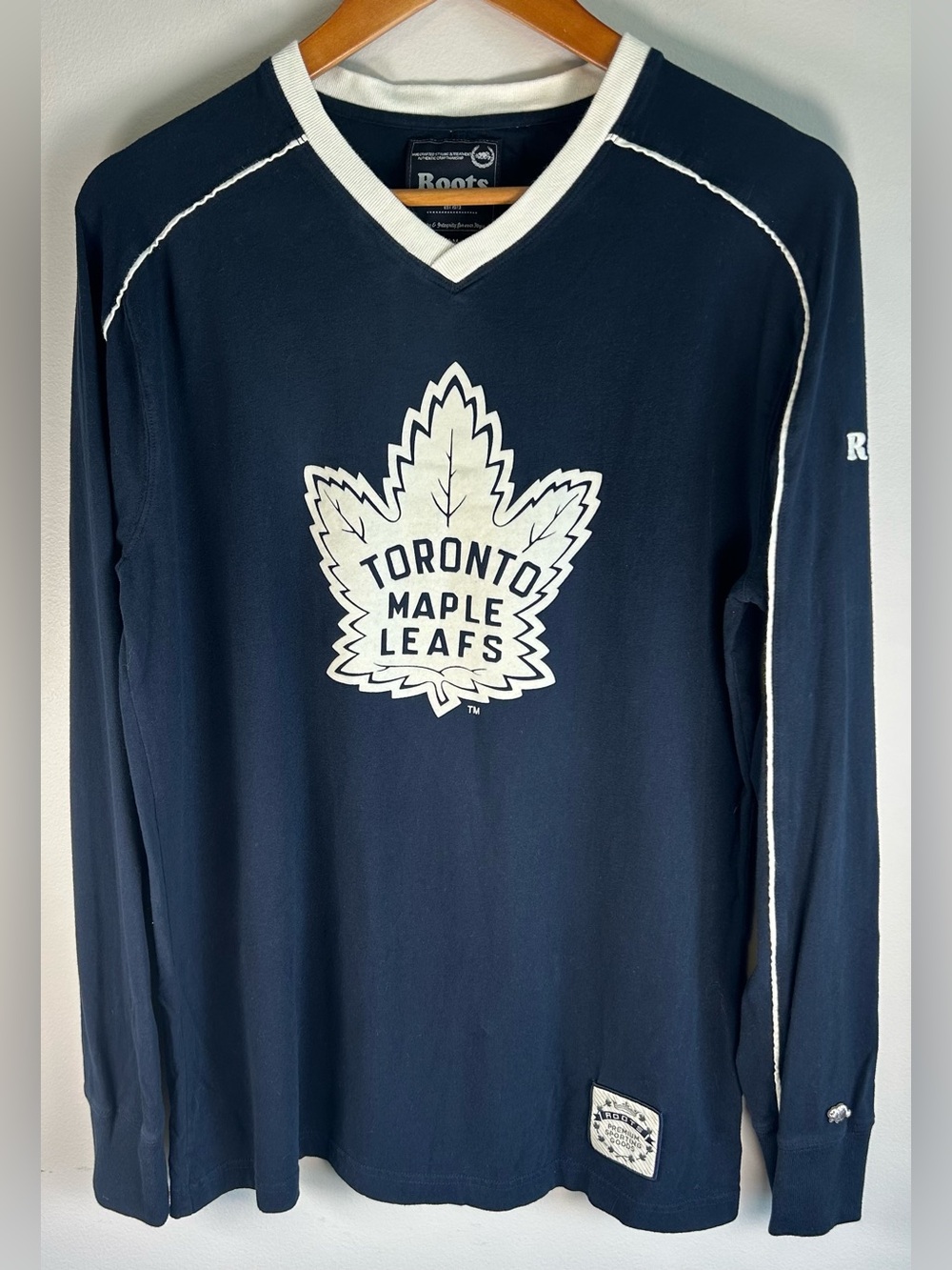 Roots Canada Toronto Maple Leafs NHL Men’s Long Sleeve Shirt Sz M Felt Patch EUC